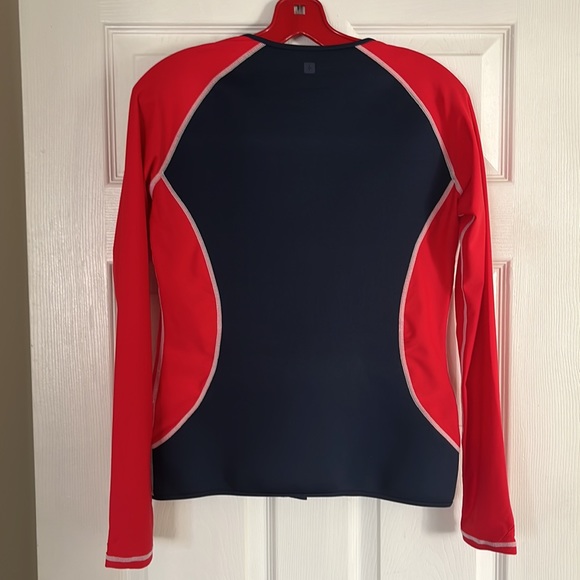 Mountain warehouse rash guard - brand new, never used - Picture 2 of 3